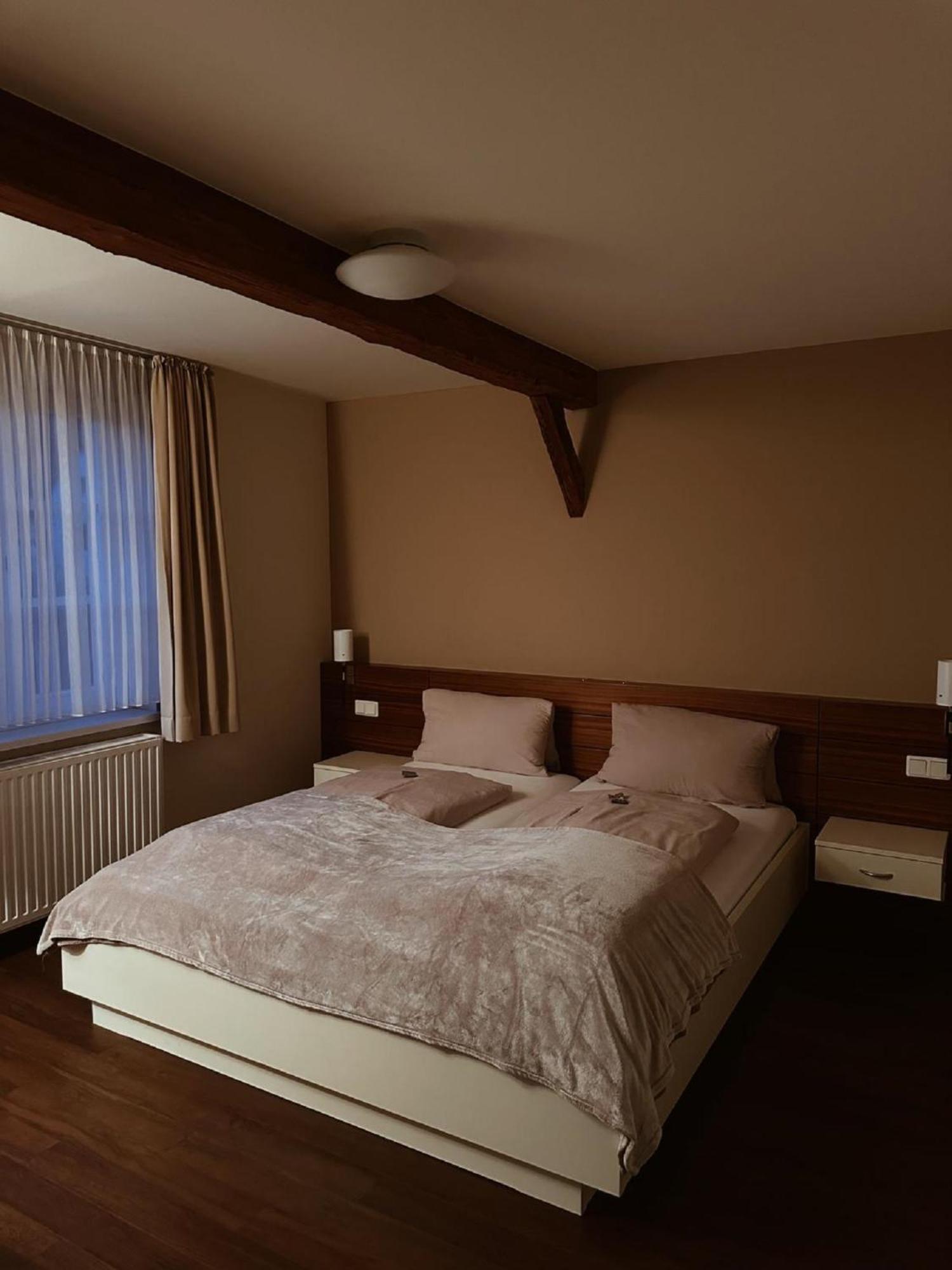 Gasthaus Lindenhof Hotel Much Bagian luar foto