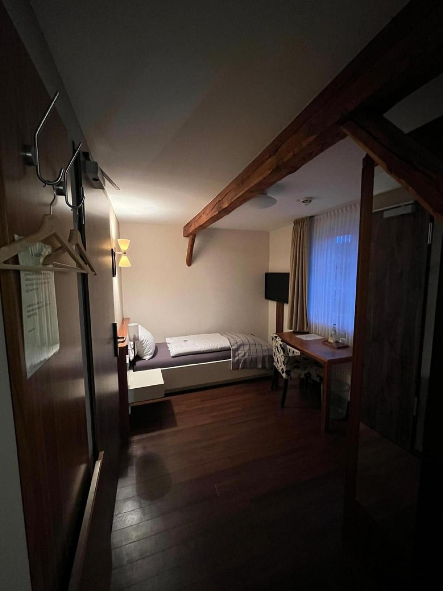 Gasthaus Lindenhof Hotel Much Bagian luar foto