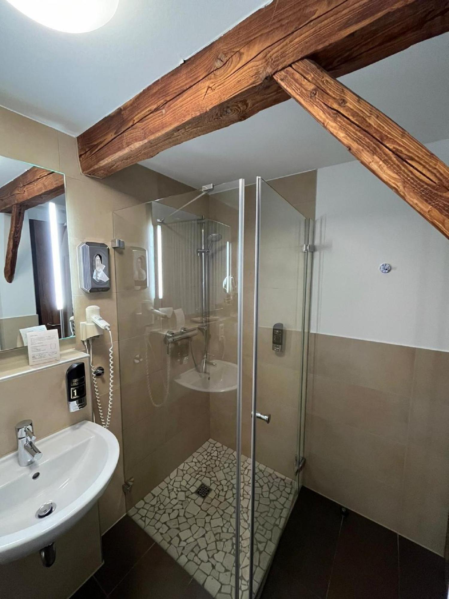 Gasthaus Lindenhof Hotel Much Bagian luar foto
