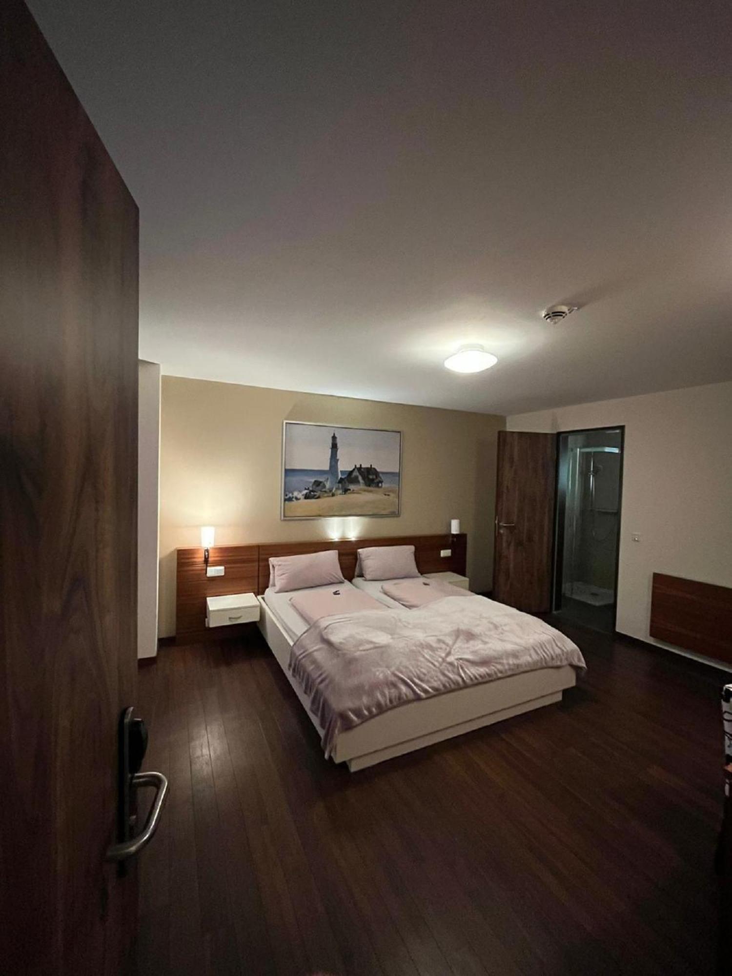 Gasthaus Lindenhof Hotel Much Bagian luar foto