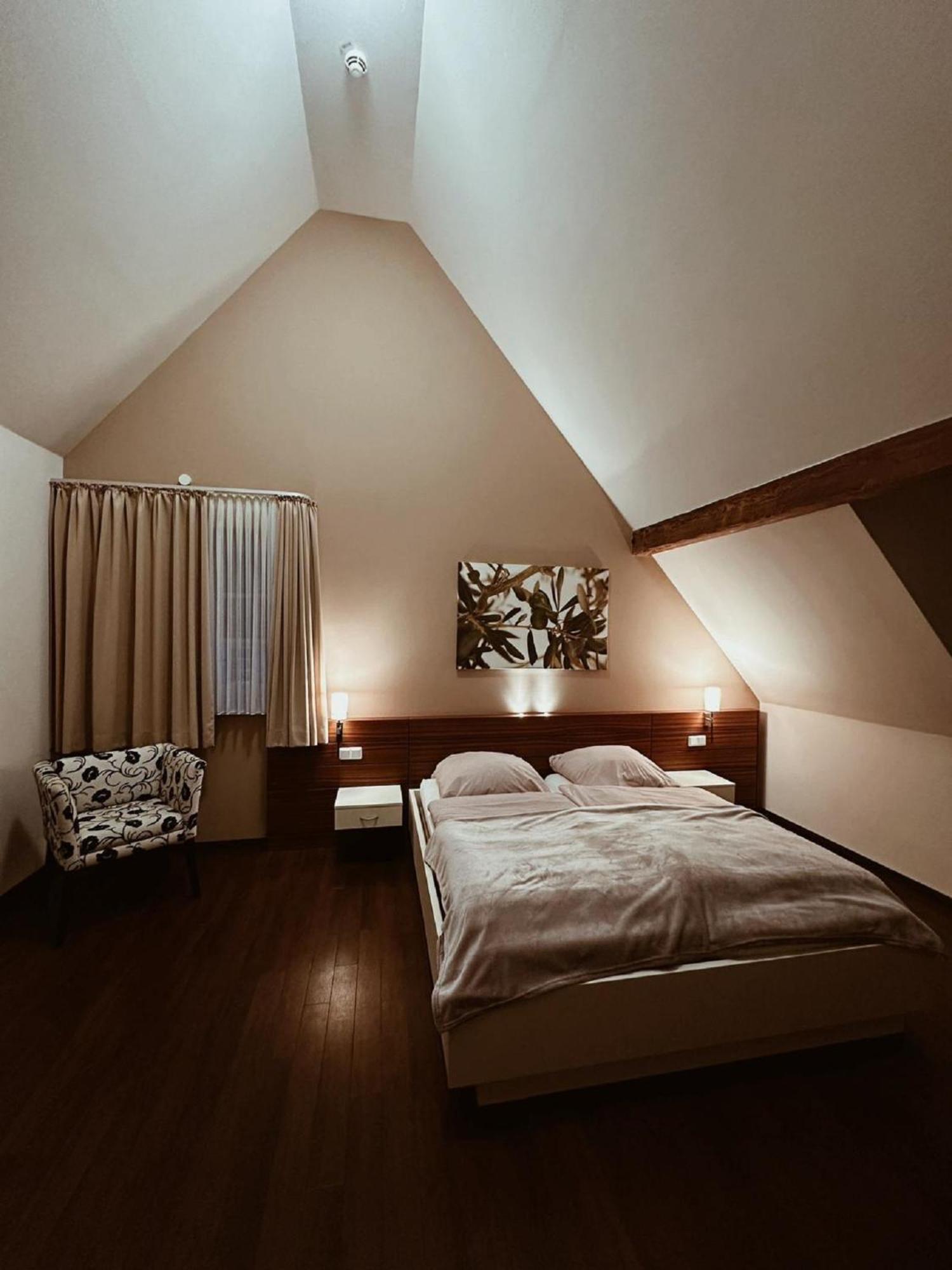 Gasthaus Lindenhof Hotel Much Bagian luar foto
