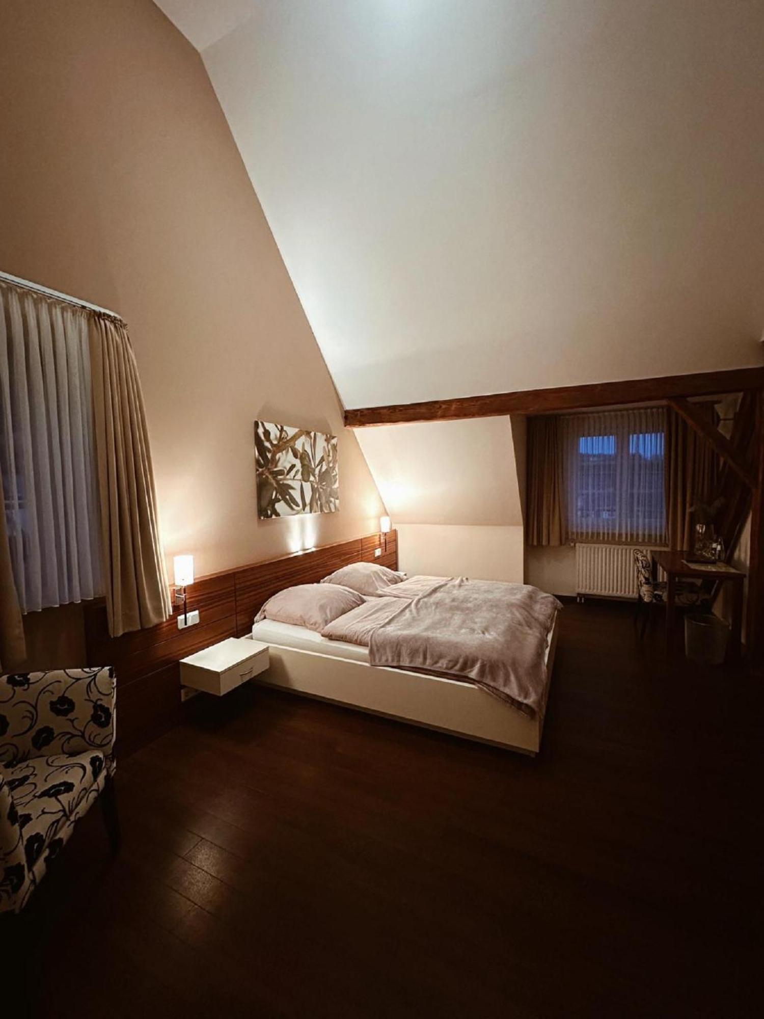 Gasthaus Lindenhof Hotel Much Bagian luar foto