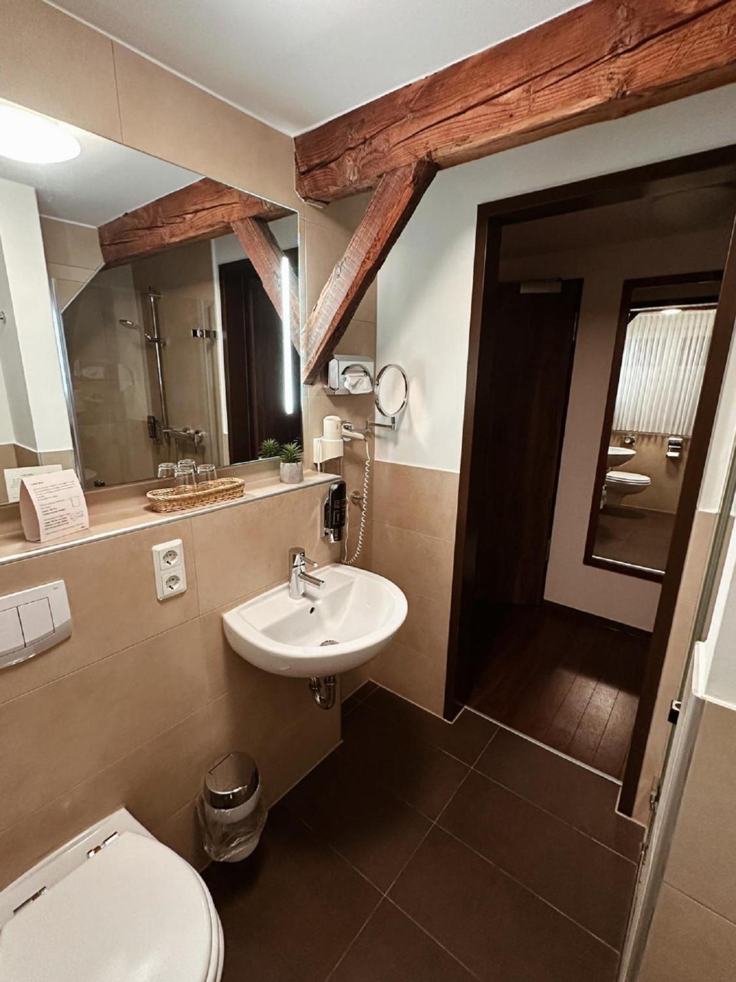 Gasthaus Lindenhof Hotel Much Bagian luar foto