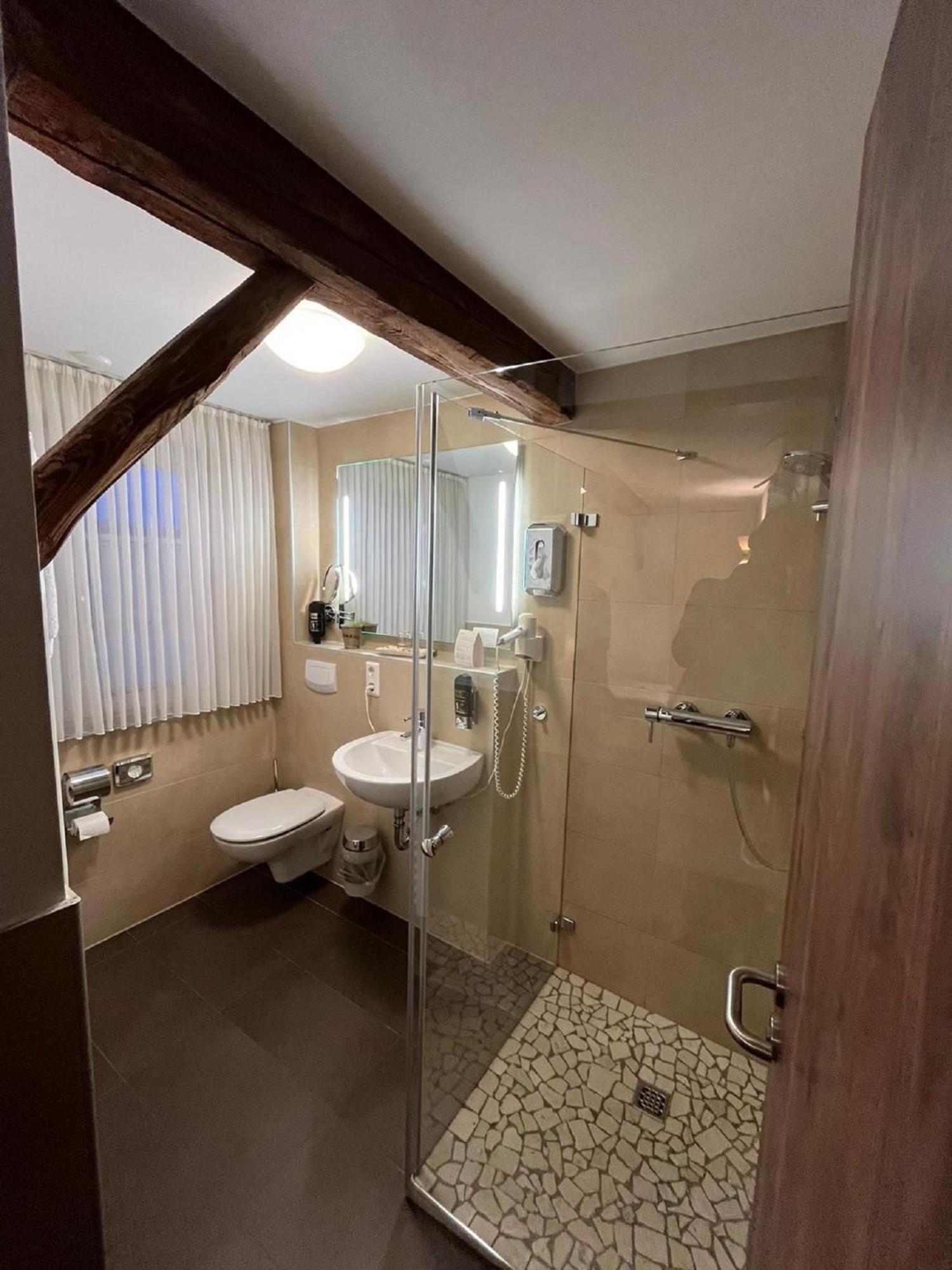 Gasthaus Lindenhof Hotel Much Bagian luar foto