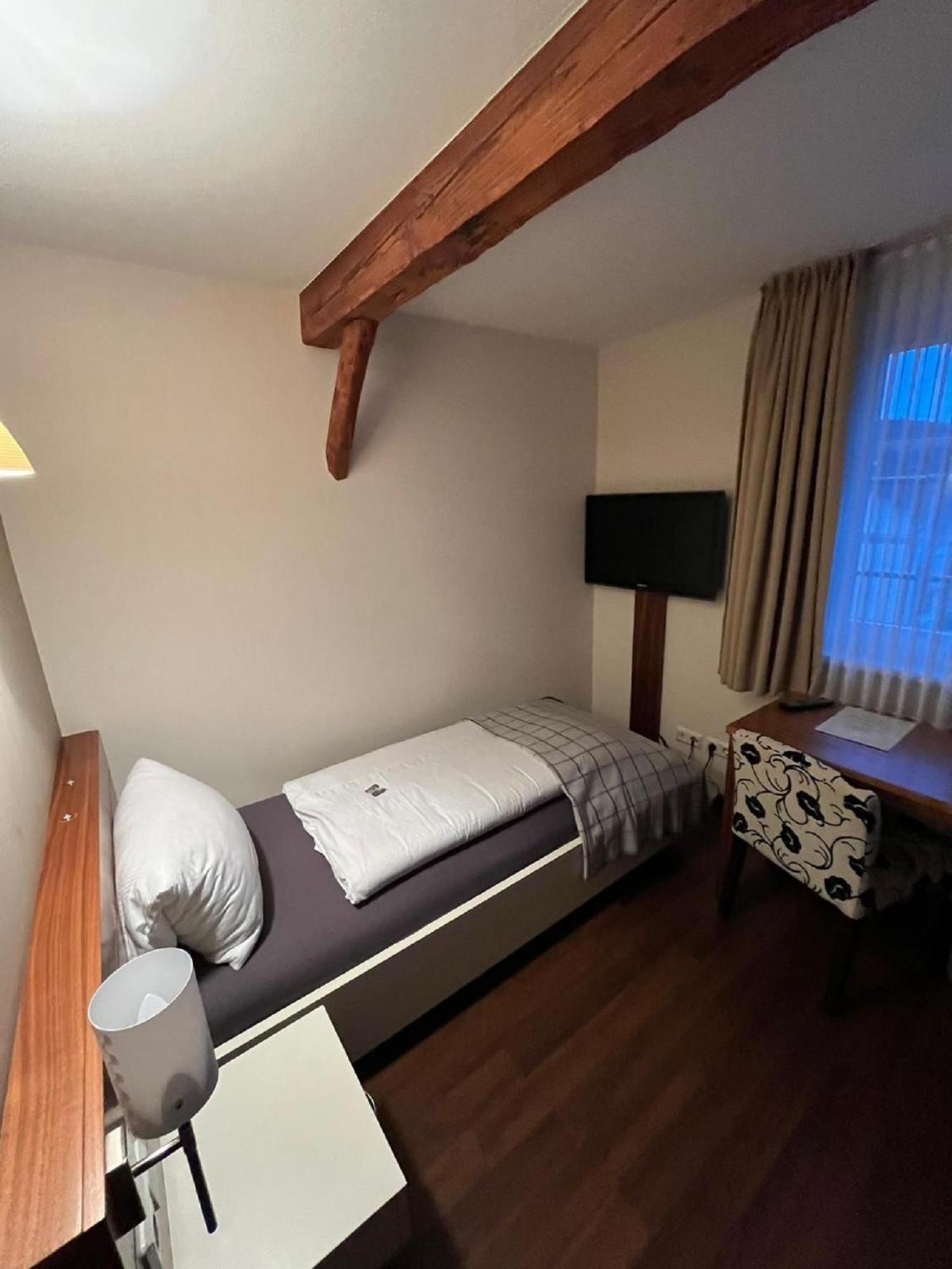 Gasthaus Lindenhof Hotel Much Bagian luar foto