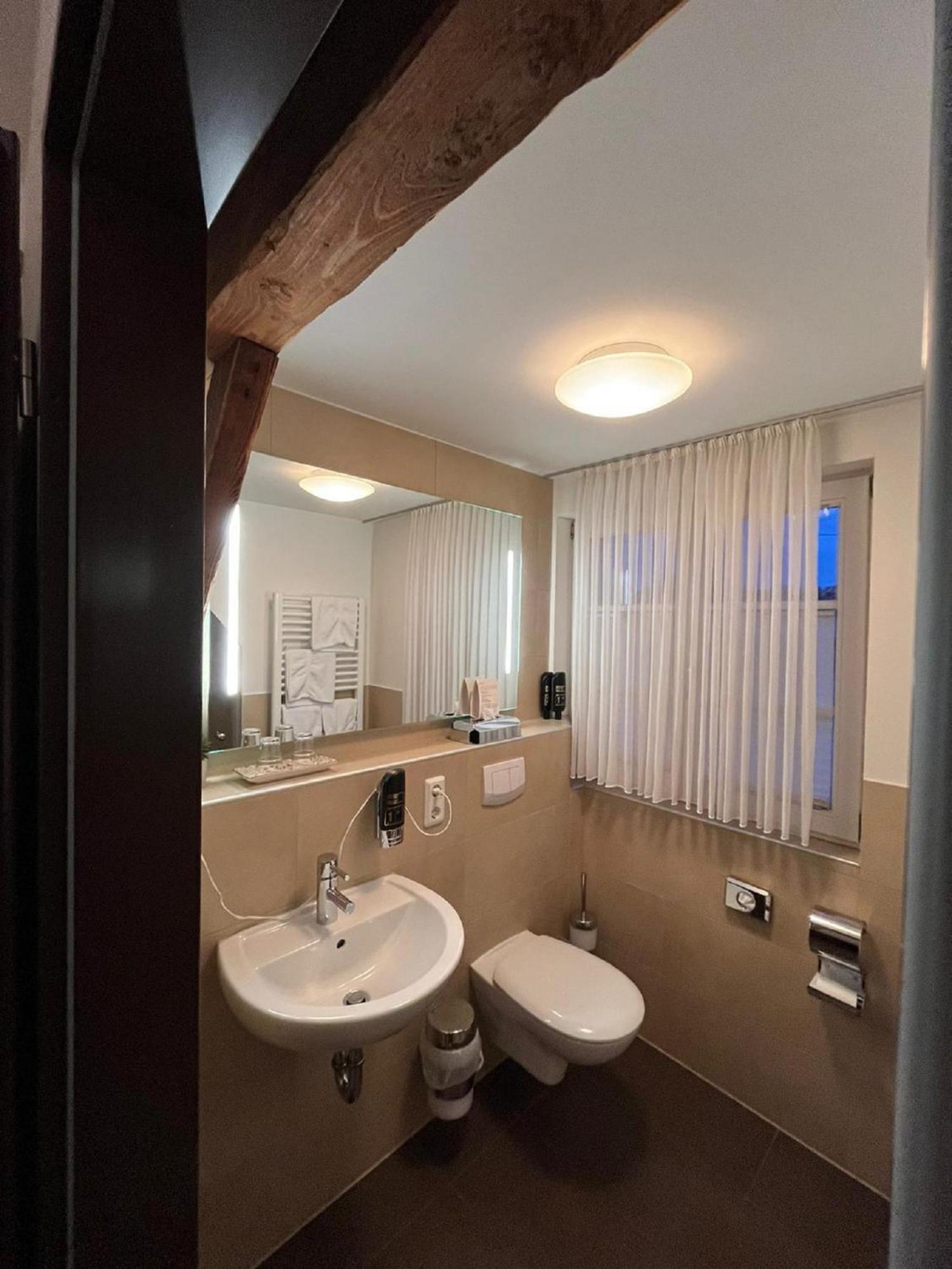 Gasthaus Lindenhof Hotel Much Bagian luar foto