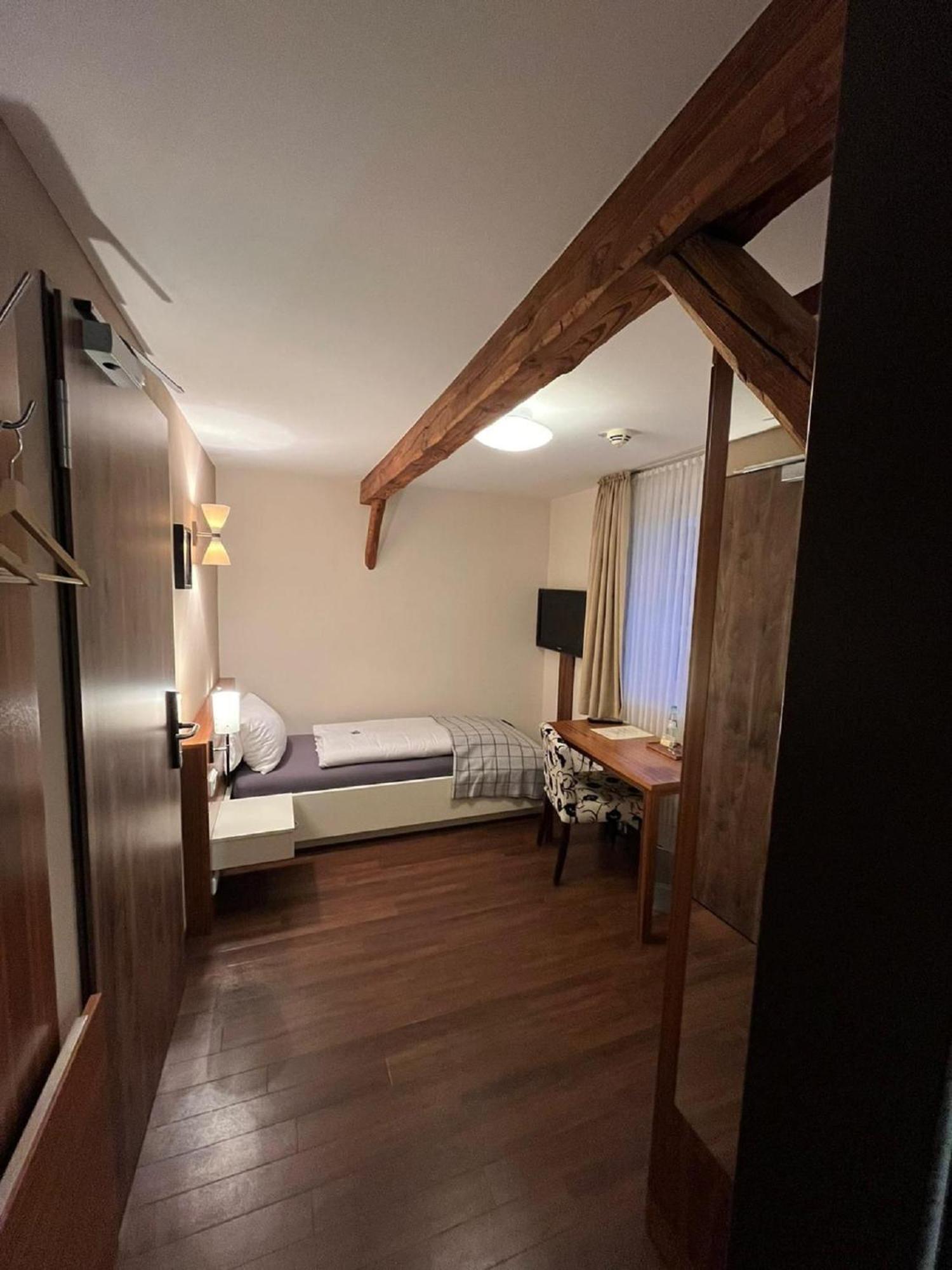 Gasthaus Lindenhof Hotel Much Bagian luar foto