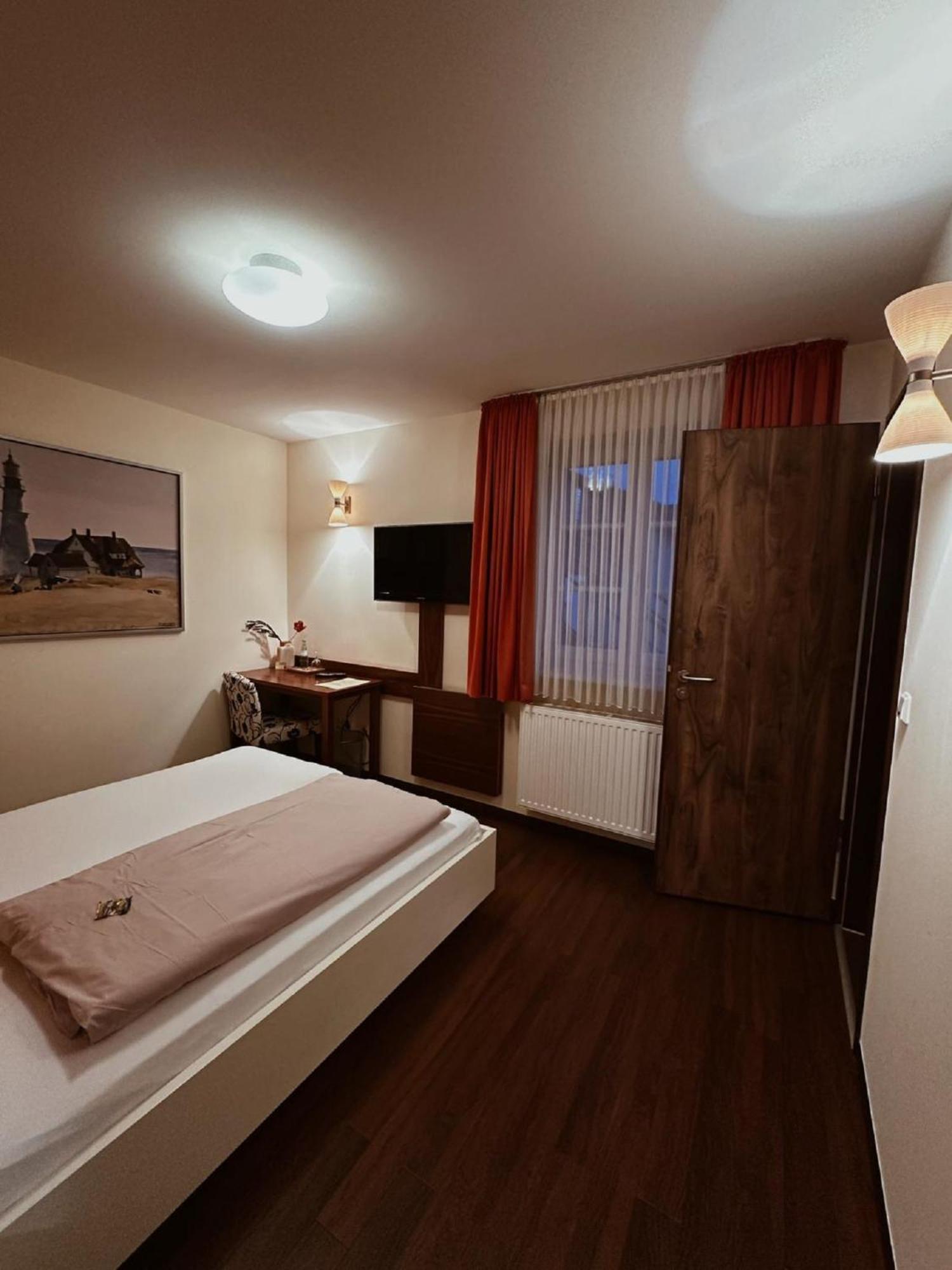 Gasthaus Lindenhof Hotel Much Bagian luar foto