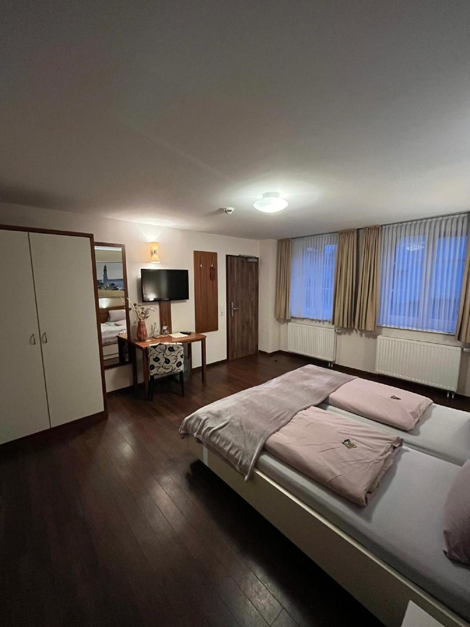 Gasthaus Lindenhof Hotel Much Bagian luar foto