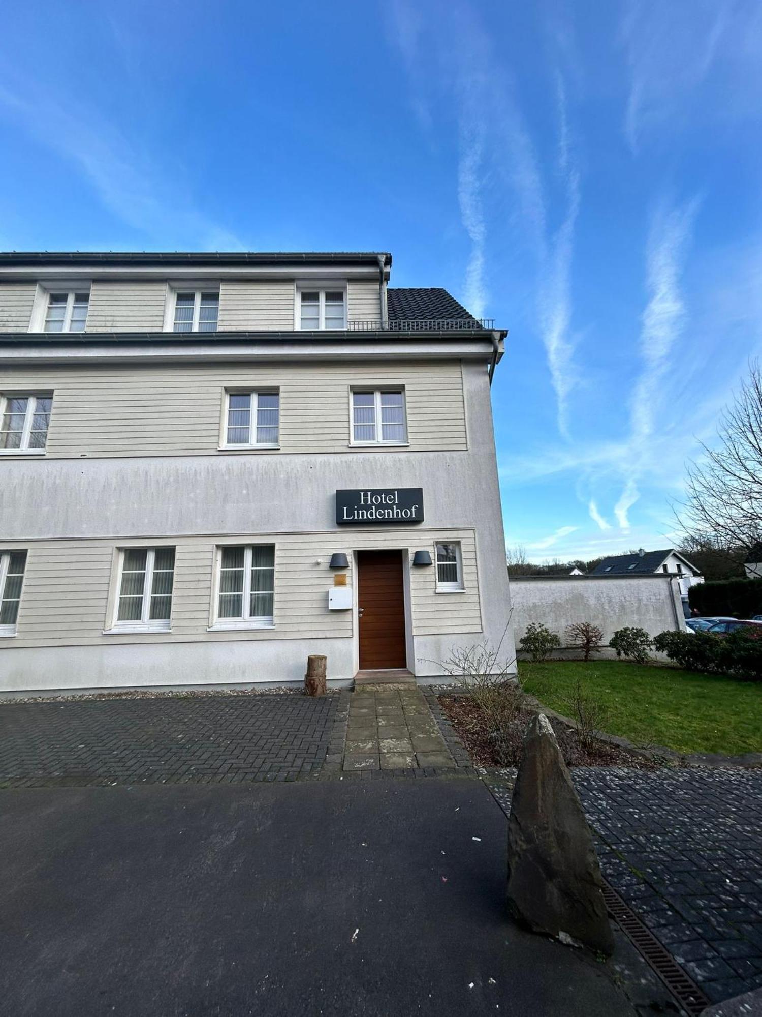 Gasthaus Lindenhof Hotel Much Bagian luar foto