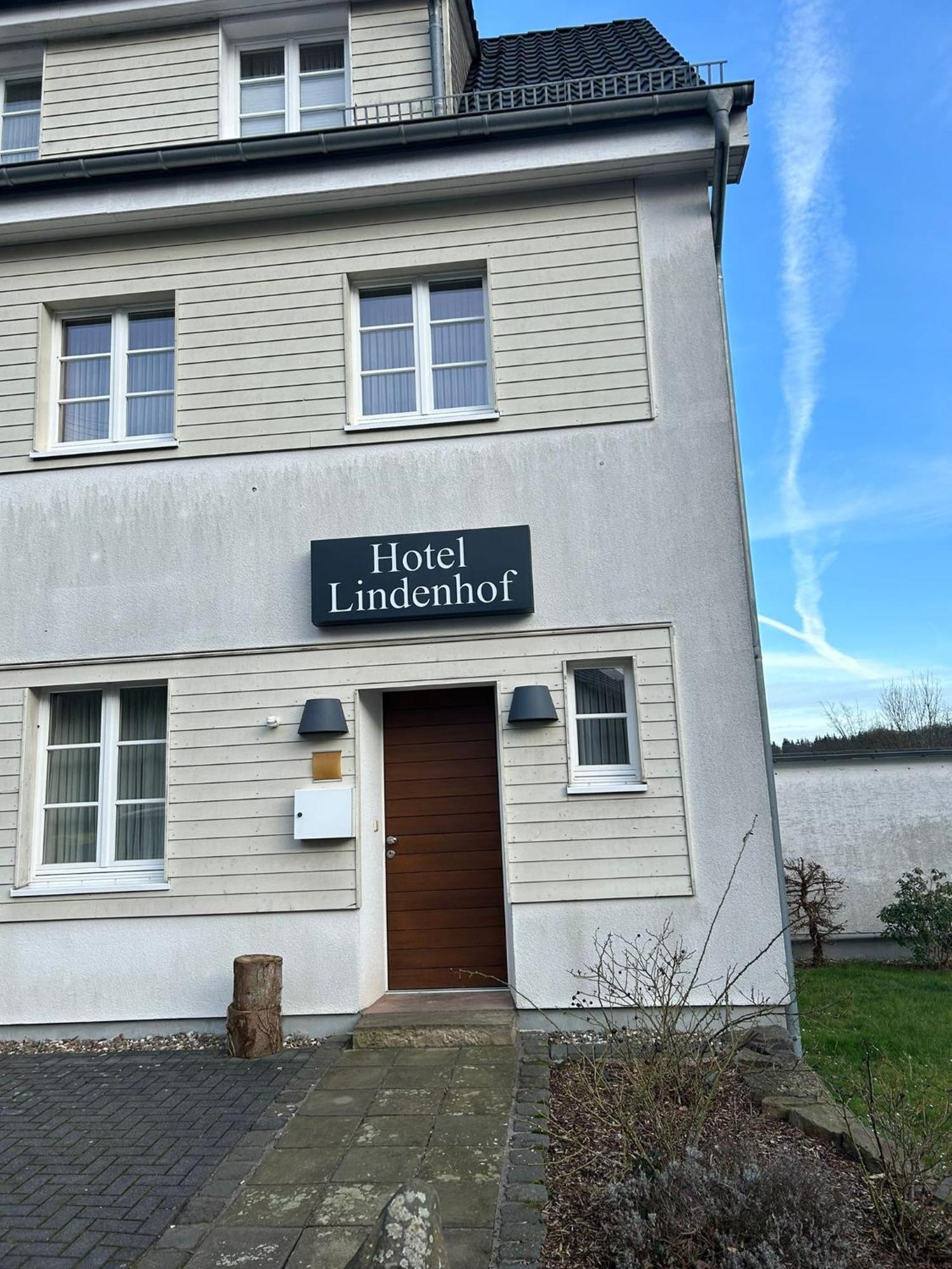 Gasthaus Lindenhof Hotel Much Bagian luar foto